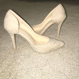Cutout nude pumps