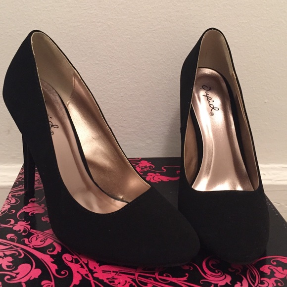 Black Suede Pumps