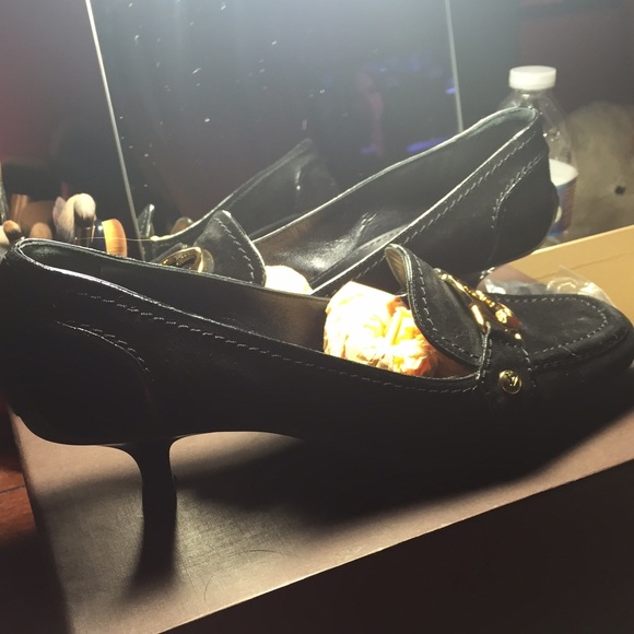 LOUIS VUITTON Kitten Heels - Picture 2 of 4
