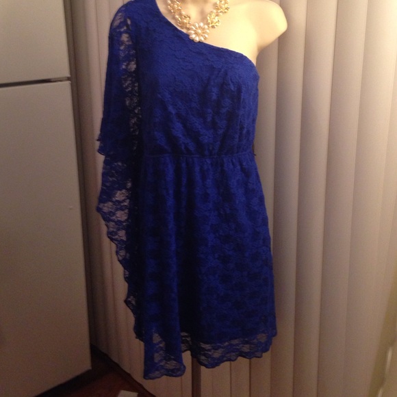 Love reigns Beautiful Blue laces dress - Picture 2 of 4