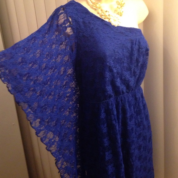 Love reigns Beautiful Blue laces dress - Picture 3 of 4