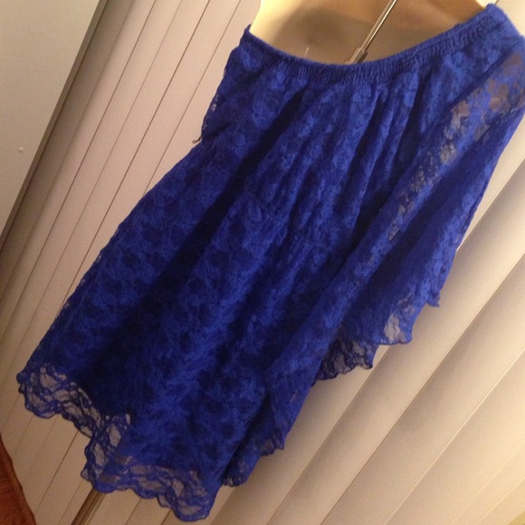 Love reigns Beautiful Blue laces dress - Picture 4 of 4