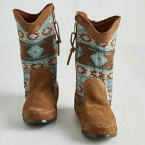 Minnetonka Adventerous Vision Boot