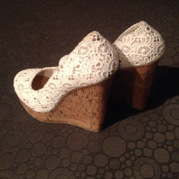 ❤️Cork and white lace wedge❤️