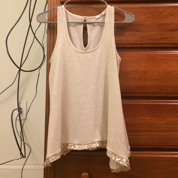 Gold sleeveless papaya shirt