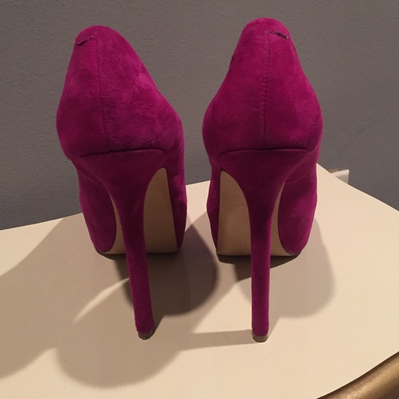 Shoes - Picture 2 of 4