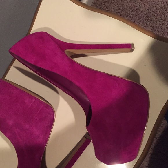 Shoes - Picture 3 of 4
