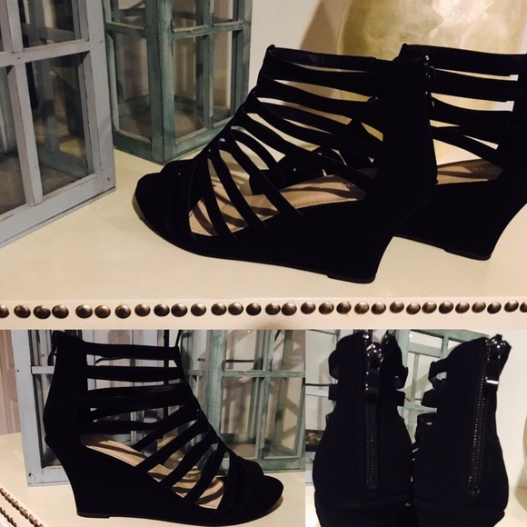 Black Strap Wedge