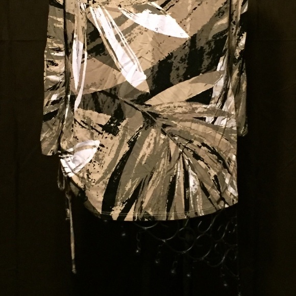 Multi-Patterned Blouse - Picture 3 of 4