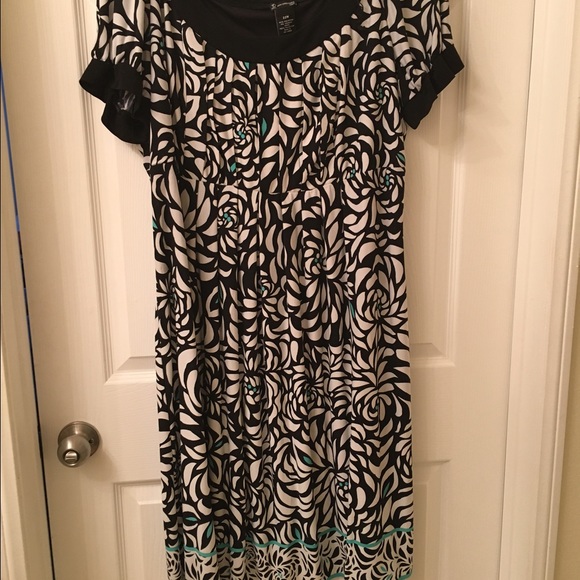 Black and white dress with hints or turquoise