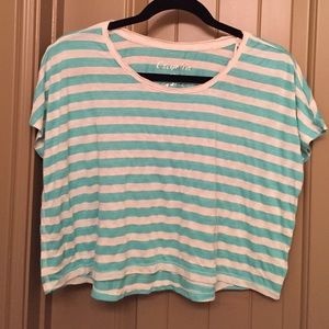 🚨2 FOR 1 DEAL!🚨 Striped crop tops! 💙