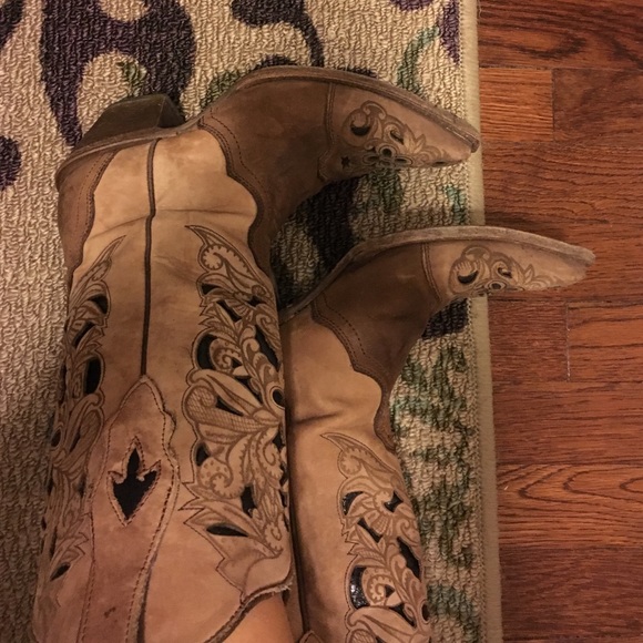 *SOLD* Corral Brown Floral Tool Leather Boot - Picture 2 of 4