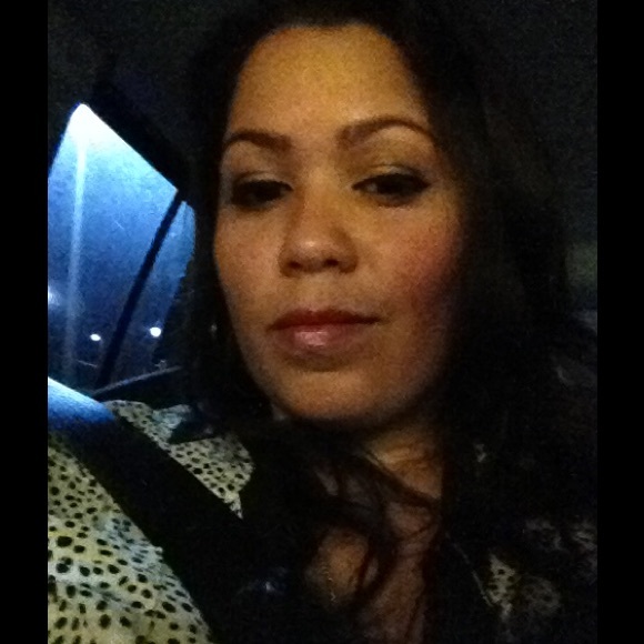 Meet your Posher, Nicole - Picture 2 of 3