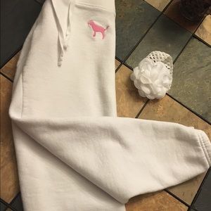 💥SUNDAY ONLY💥 VSPINK CAPRIS SWEATS 🎀💟