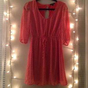🎀 coral and white chevron mini dress!