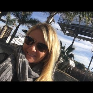 Meet your Posher, Lucie