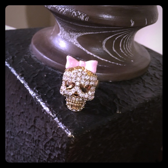 Betsy Johnson skull ring