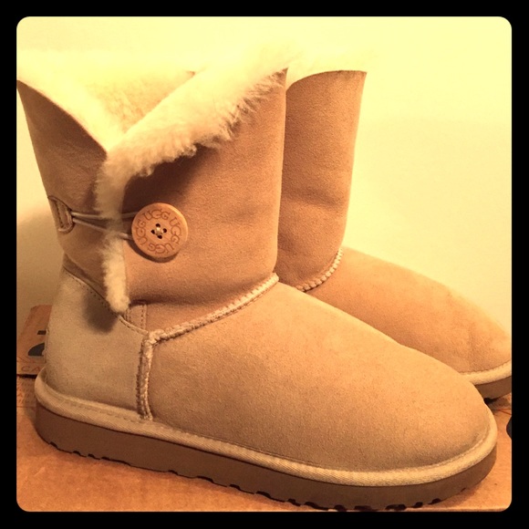 Short UGGs. ONLY WORN ONCE!! Look brand new.
