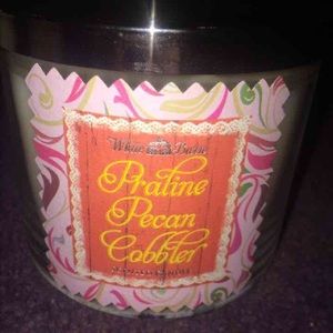 Bath & body works praline pecan cobbler candle
