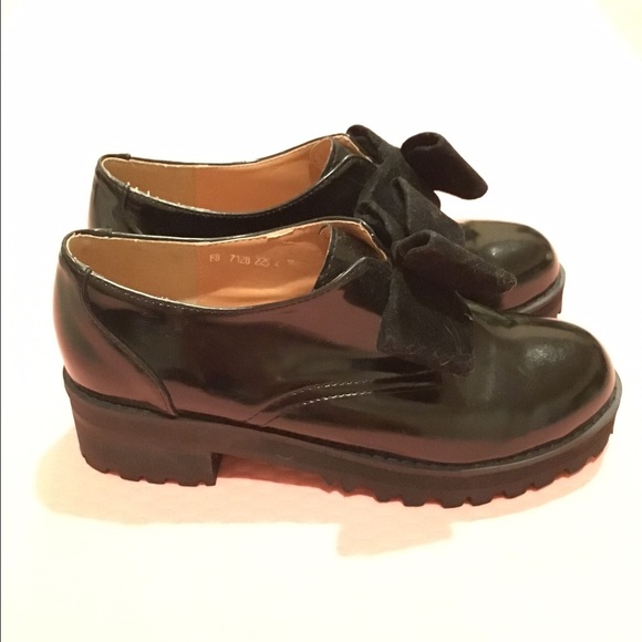 velvet bow platform shoes, black, size 5 - Picture 2 of 3