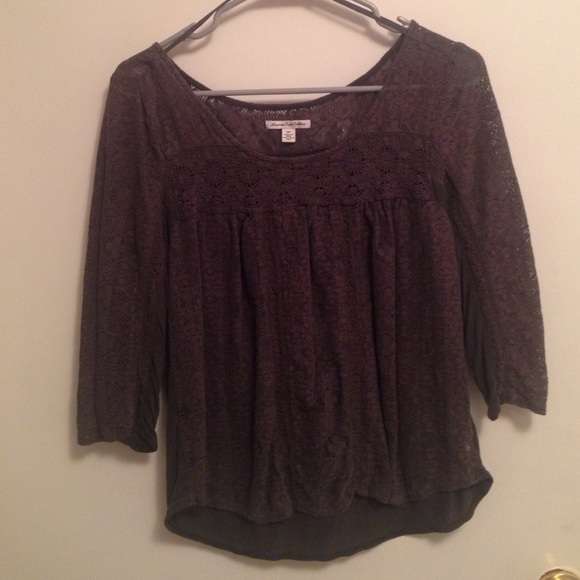 American eagle gray lace top