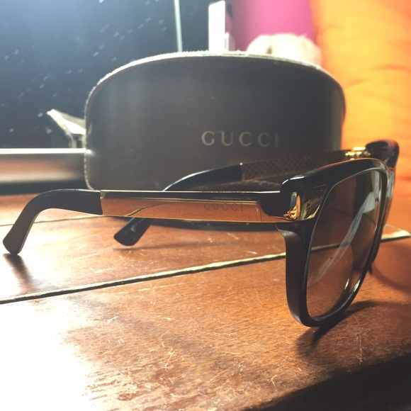 GUCCI Sunglasses - Picture 2 of 5