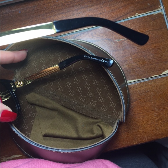 GUCCI Sunglasses - Picture 3 of 5