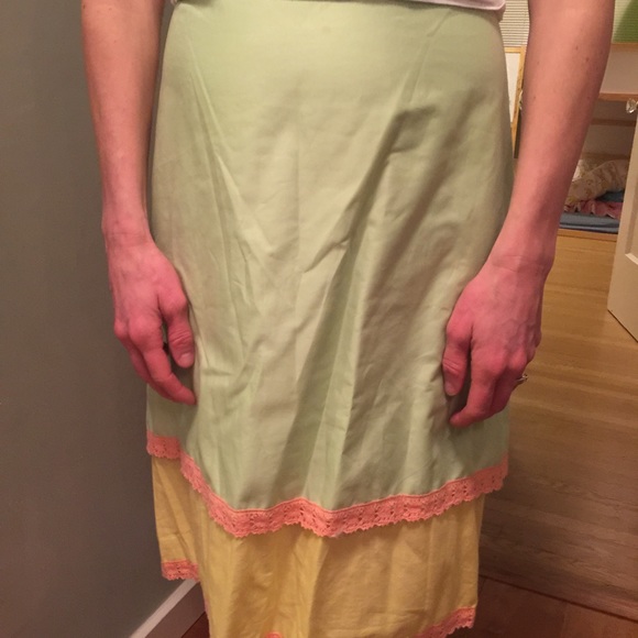 Spring skirt - Picture 2 of 3