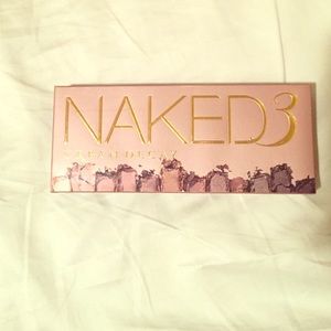 Urban Decay Naked 3 eyeshadow kit