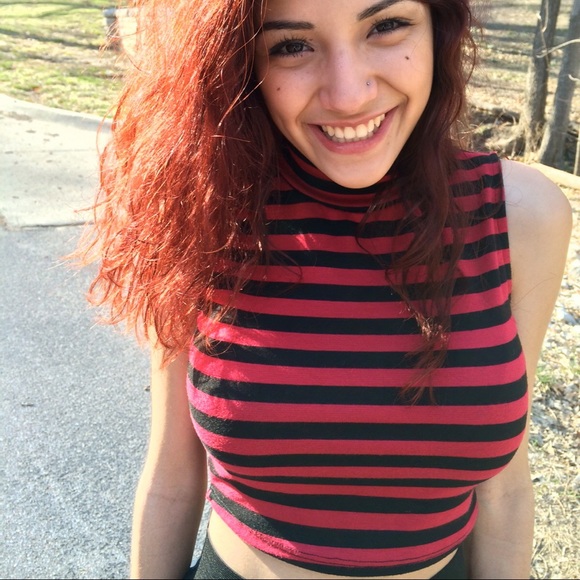 Stripped crop top🍒