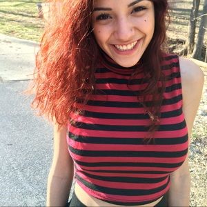 Stripped crop top🍒