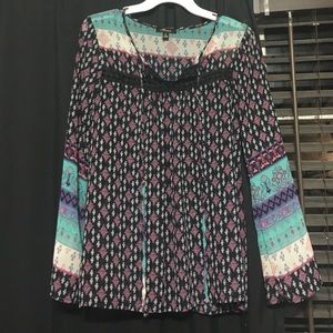 Long/wide sleeved peasant top. Cute lace detail!