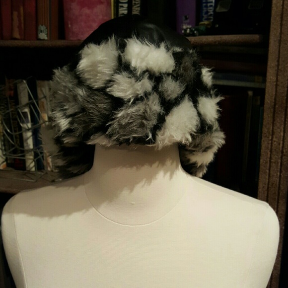 BLACK PLEATHER & IMITATION FUR - Picture 2 of 4