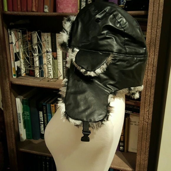 BLACK PLEATHER & IMITATION FUR - Picture 4 of 4