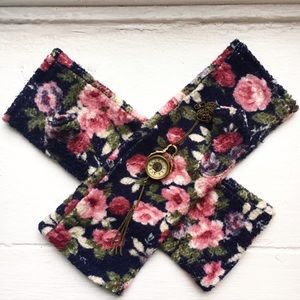 Floral fleece gloves