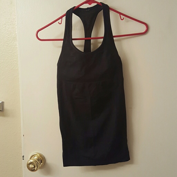 🚫Deal of the day🚫LULULEMON black top