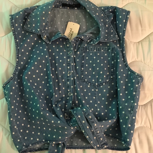 Forever 21 Button down collared denim crop top.