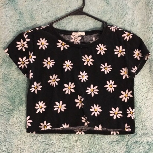 Forever 21 Tops - F21 Daisy Crop Top