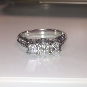 📢SALE 📢 1CT vintage past present future ring