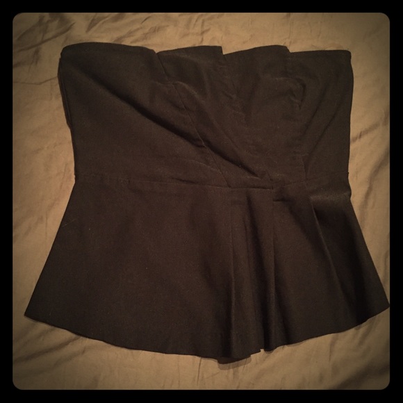 Staples pleaded black top - Picture 1 of 3