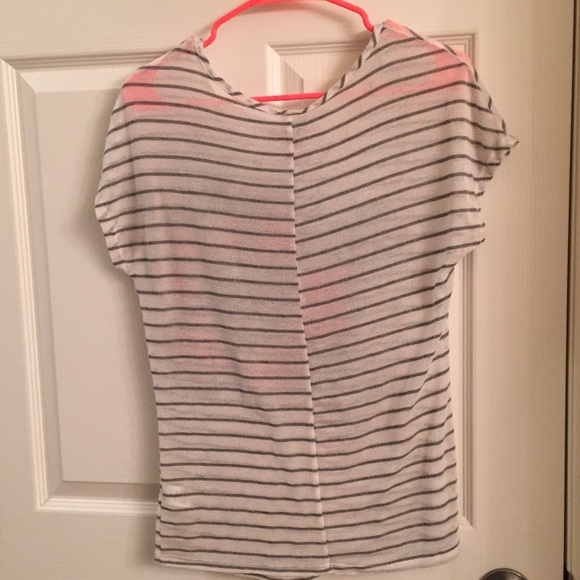 T-Shirt - Picture 2 of 4