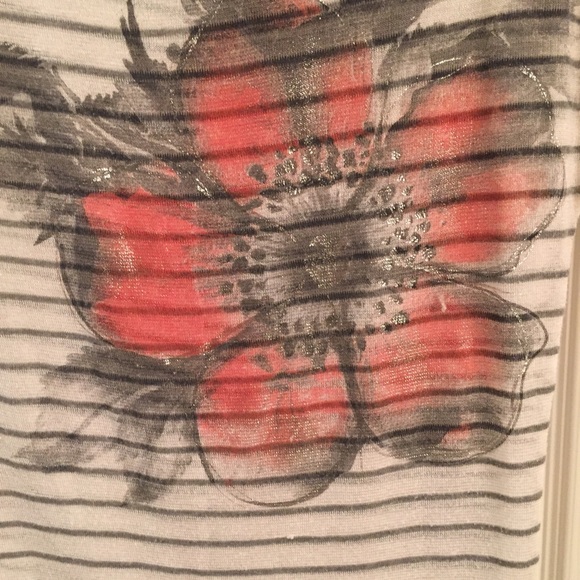 T-Shirt - Picture 3 of 4