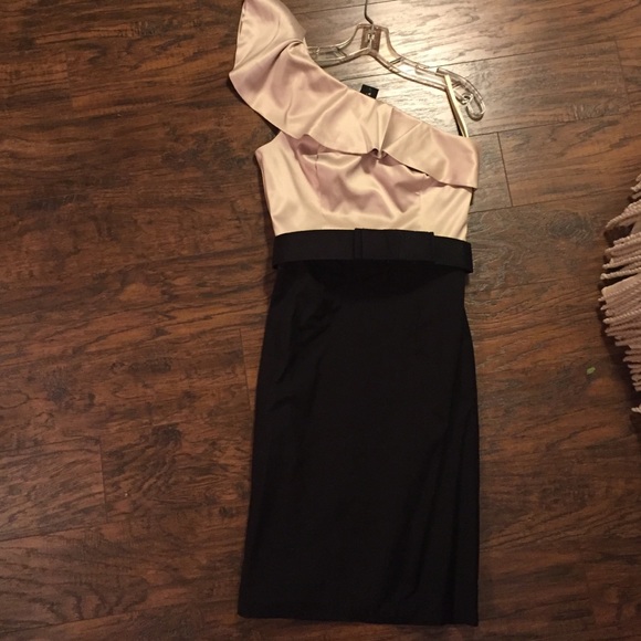NWT White House Black Market SZ 2 cocktail dress
