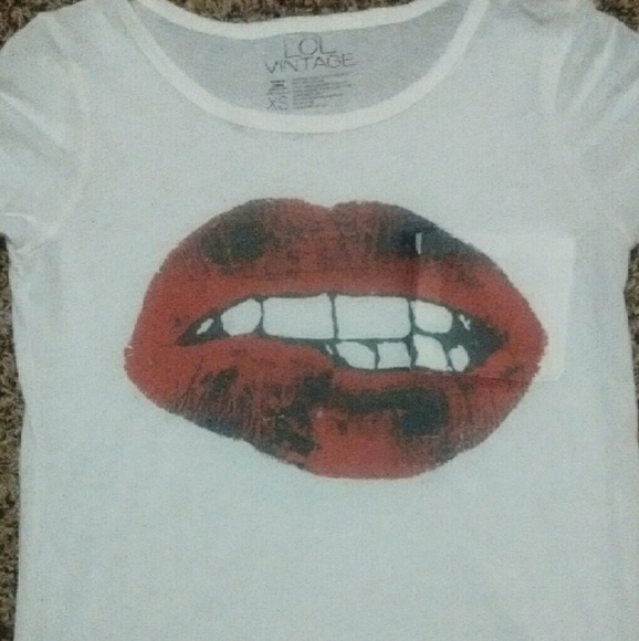 Lol vintage lips tee xs