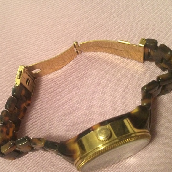 Michael Kors Tortoise Watch - Picture 2 of 3