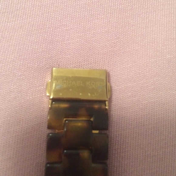 Michael Kors Tortoise Watch - Picture 3 of 3