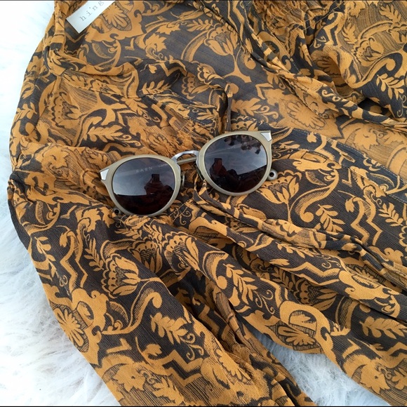 🔴Sold in bundle| Hinge silk print button up - Picture 3 of 4