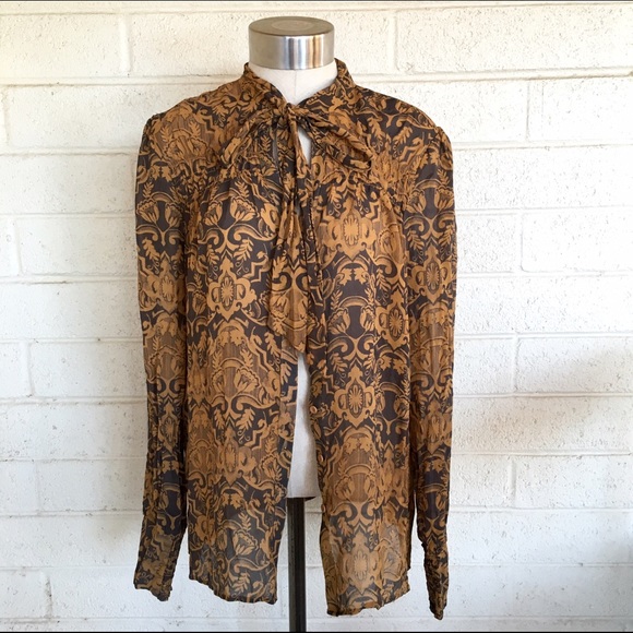 🔴Sold in bundle| Hinge silk print button up - Picture 4 of 4