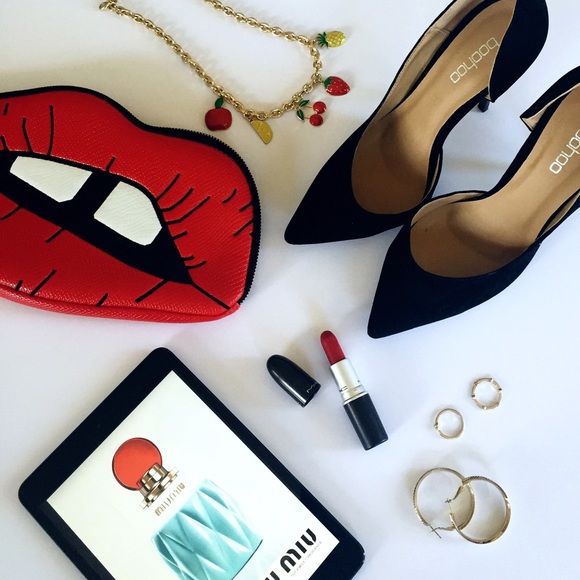 Black cutout pumps/heels