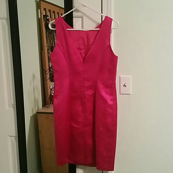 Pink low cut back tailored dress - Picture 2 of 2